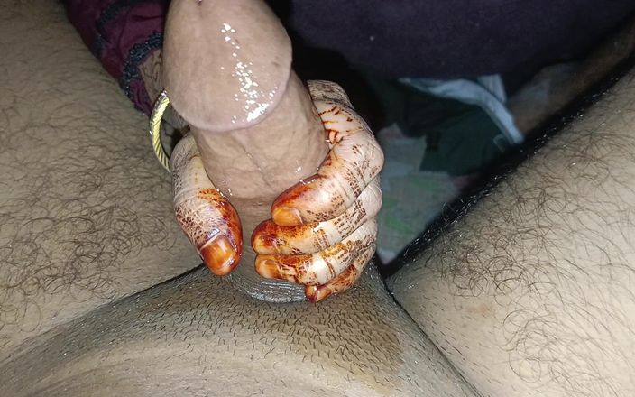 Payal in sex: 私のガールフレンドは新年に私のペニスをマッサージしました。