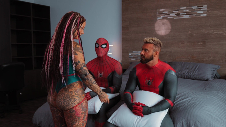 Alfiecinematic: Dua Spiderman Vs. Awek bertatu Mandi Kucing