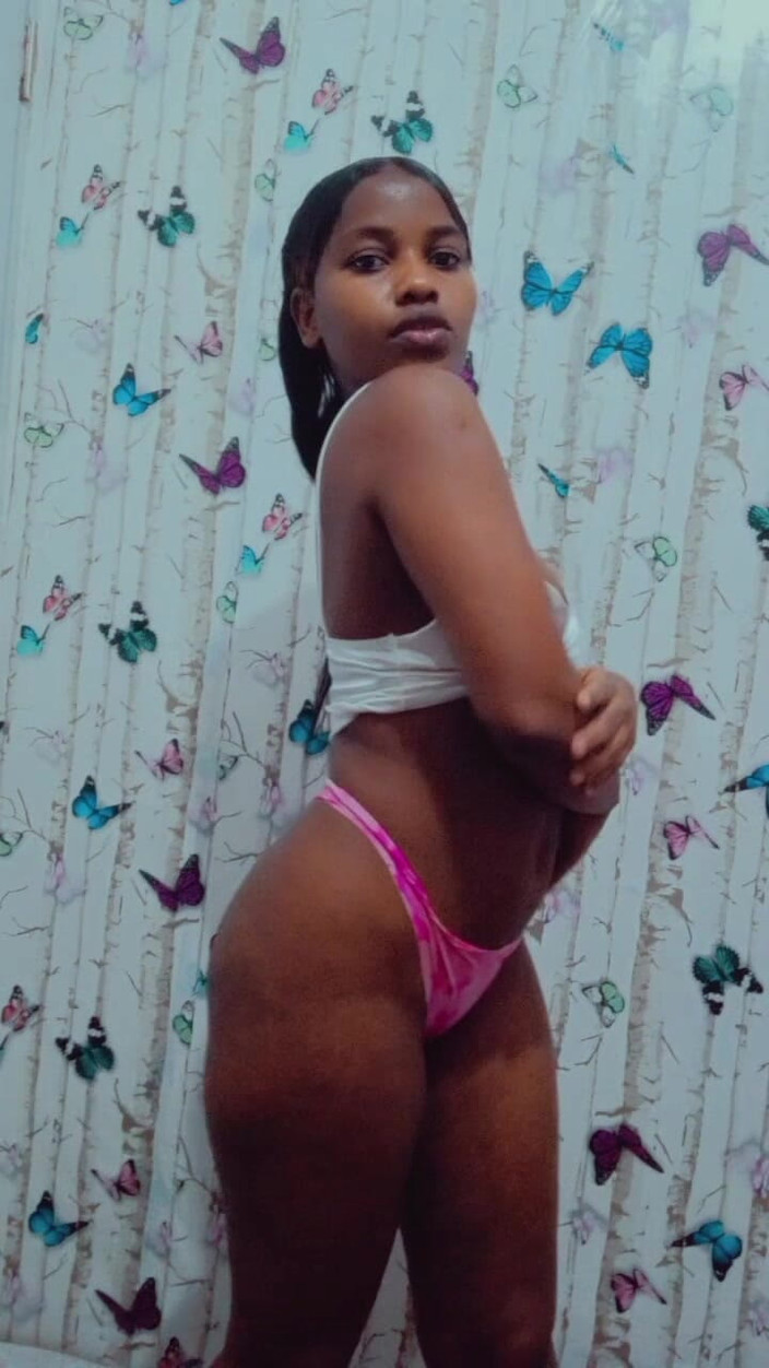 Minayi: Podívej, jak můj zadek zní, budete milovat vidět můj zadek...