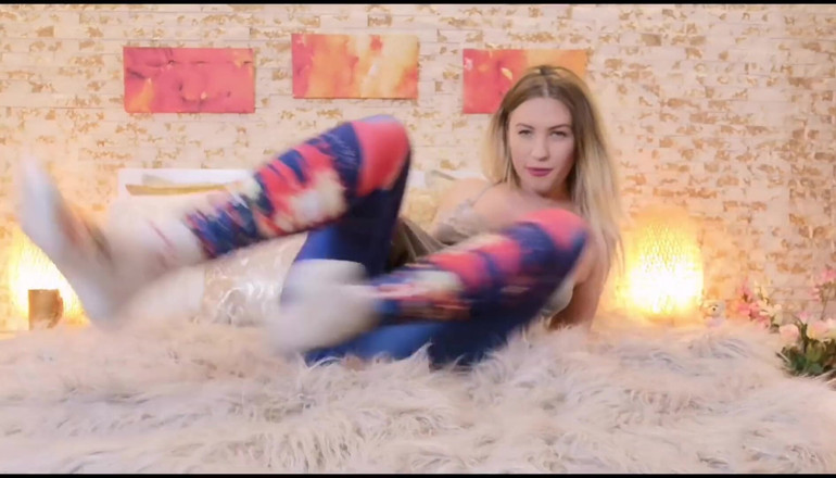 Erotic Tanya: Přítel dostane překvapivé video