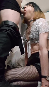 Dressing a Secretary to Put on the Sidewalk. She Plays at La Patronne. Big in Deep Throat Until You Cry.