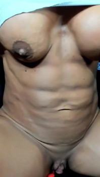 Enorme cuerpo rasgado de clítoris