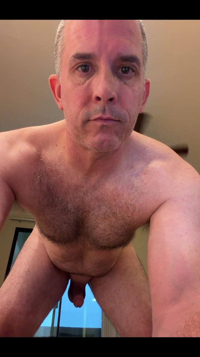 Duke Silver: Duke Silver kam her, um sexy zu werden. Mission erfüllt