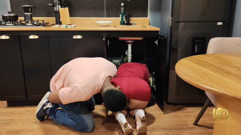 Rioc69: Antonella Jones este o gospodină căreia îi place să fie fără...