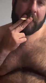 Eljodedor31 : un ours excité rentre du travail chez lui