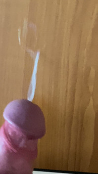 A Big Cumshot with a 15cm Cock Would Flood Your Mouth