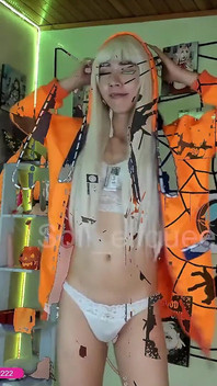 Halloween Ep2 Runa Cosplay fumând și dansând pentru tine