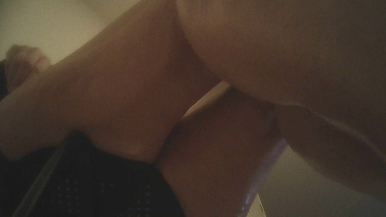 MisS Angel: Peeking at my ups while you polish my shoes