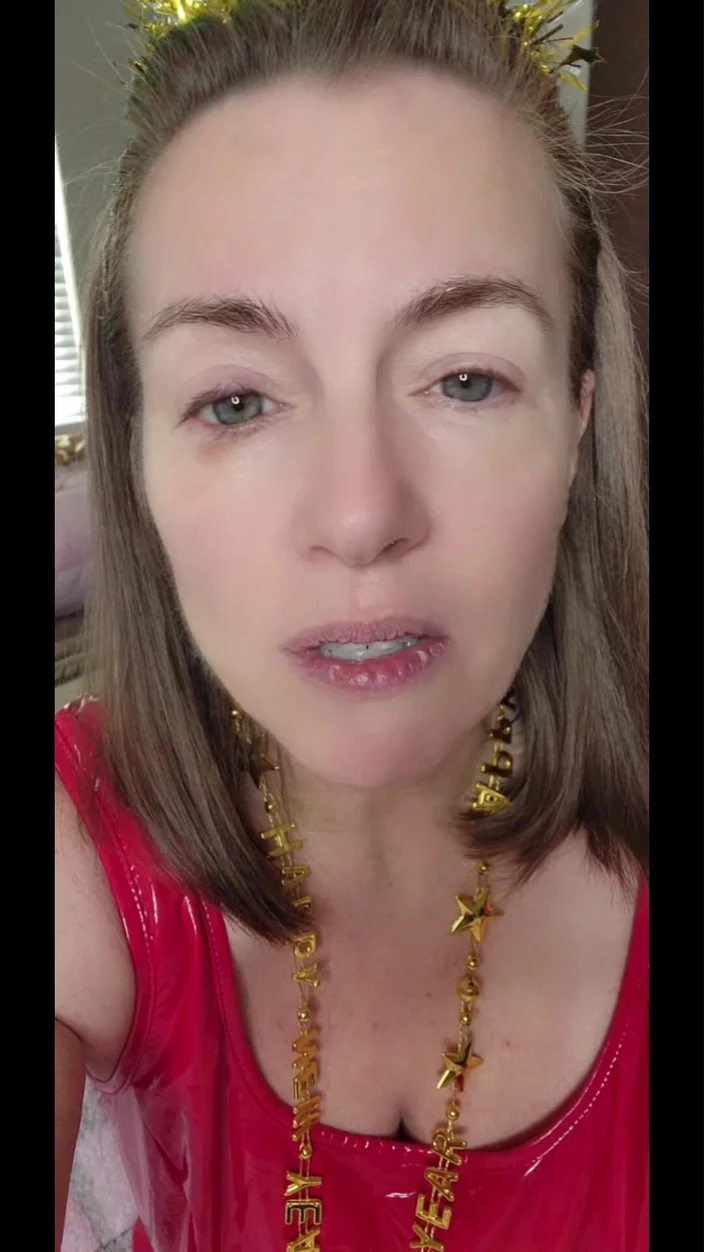 Nikki Nevada: Sexy milf Nikki deseja a você um feliz ano novo!