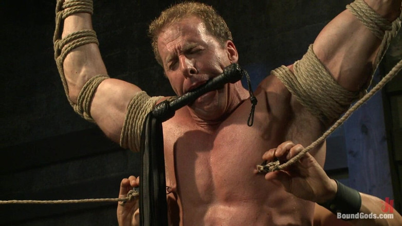 Bound gods: Indestructibilul Derek Hurt