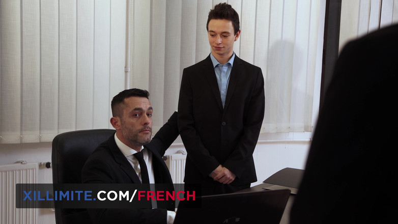 French girls at work: Mariska: Guilty Pleasure в туалете бара