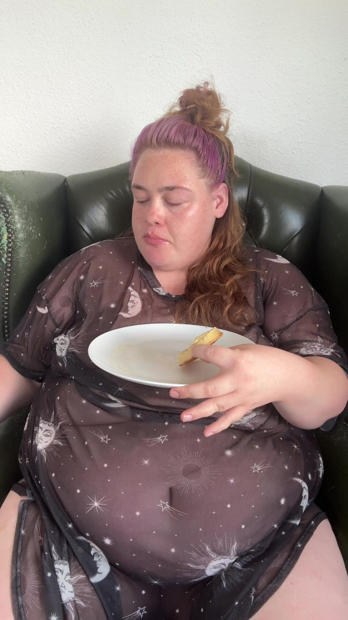 fatemmabbw: Obrovská hladová velká kráska se nacpe při snídani