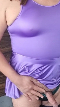Těsné šaty roztleskávačka, Bez podprsenky, Sexy prsa hladí je a Frontadolas