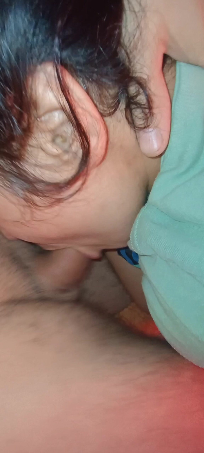 Ionut899: Bố kế chỉ muốn đụ con cặc của tôi trong cổ...