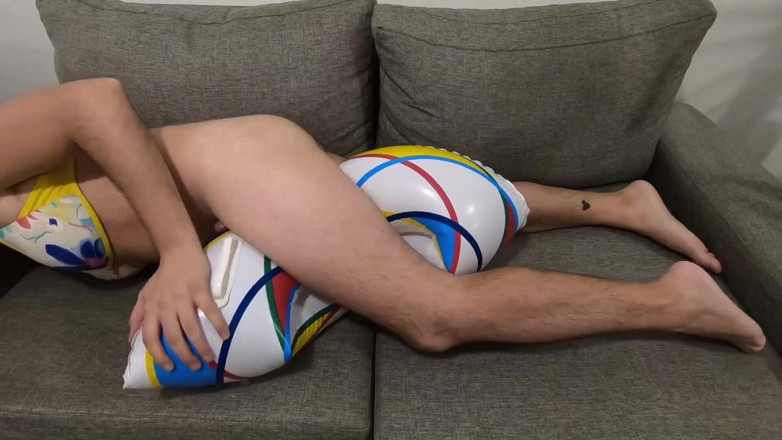 Inflatable Lovers: Branca nadando