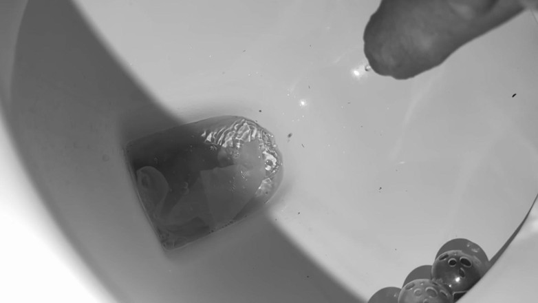 Jizztastic: Super slow motion piss