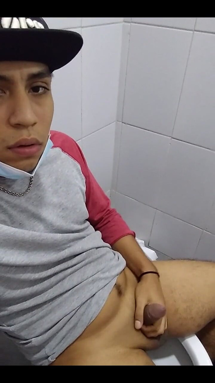 AlexAlejandro13: 5 minutos dans les toilettes
