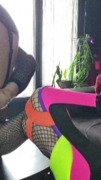Fransk transvestit i polisuniform, sperma 25:17, Vanessabitchx Parischiennetrvprod