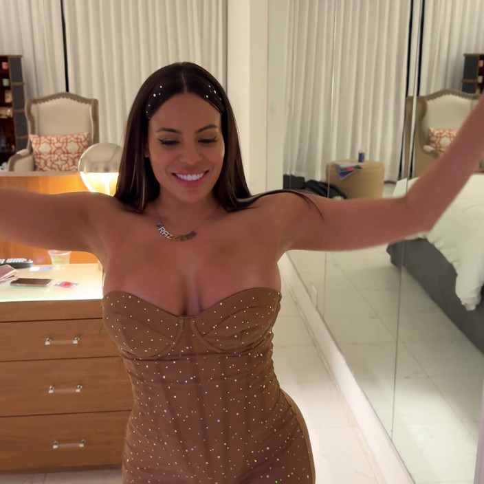 Mr Moneyshot: Sexy Miami Latina Luna Star Gets Fucked by Big Dick...