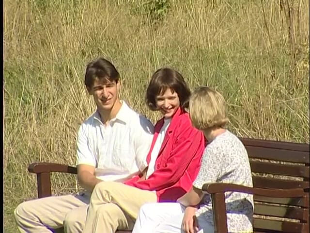 Lucky Cooch: Piękno brunetki w wywiadzie na świeżym powietrzu