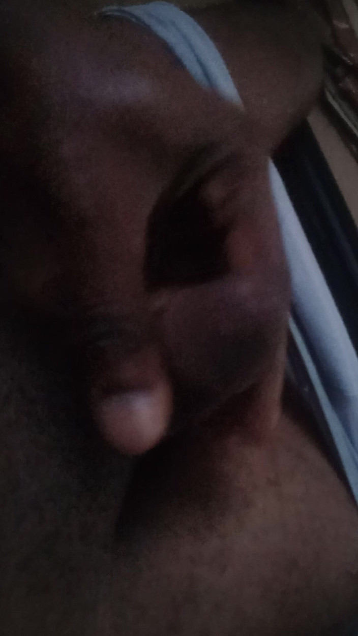 Fuckallpu: Masturbierend