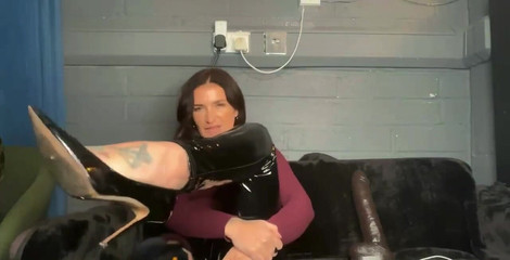 Adreena Winters: Živá show nohou! Ochutnej, jaké to je být na druhém...