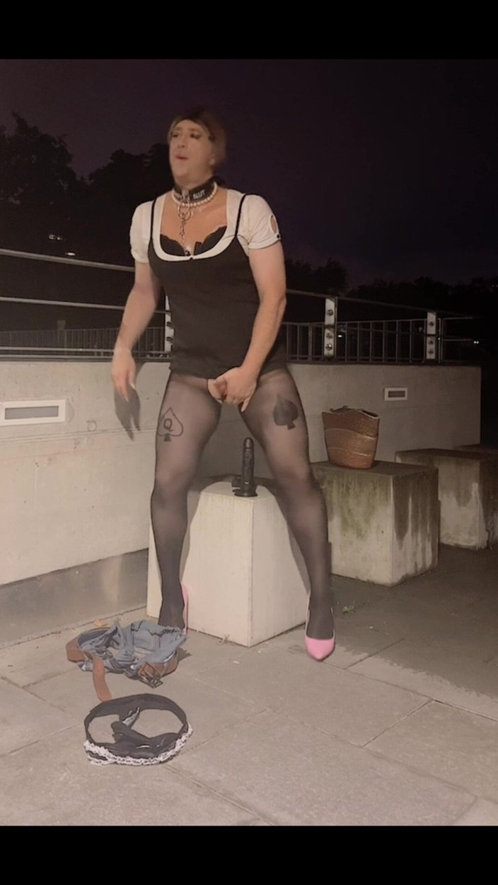 SissyDaniella: Sissy utanför fitta och röv pluged och knulla dildo