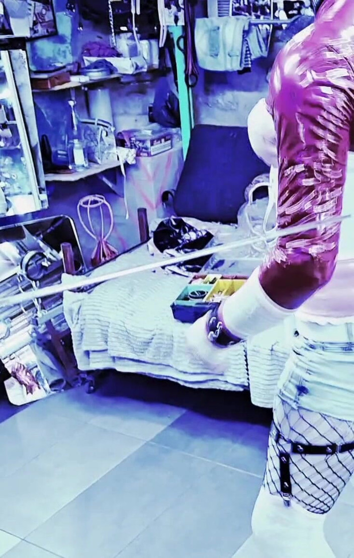 fetishboyzz: Die Kleine