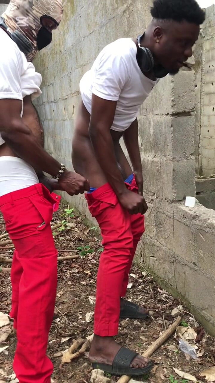 assdriller50: Старший префект трахнул меня в незавершенном здании