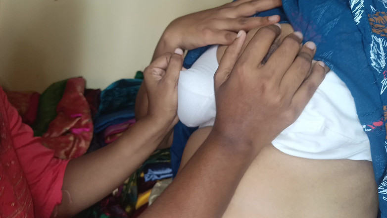 Laxi ammu: 의붓딸과 섹스하는 여대생 레즈