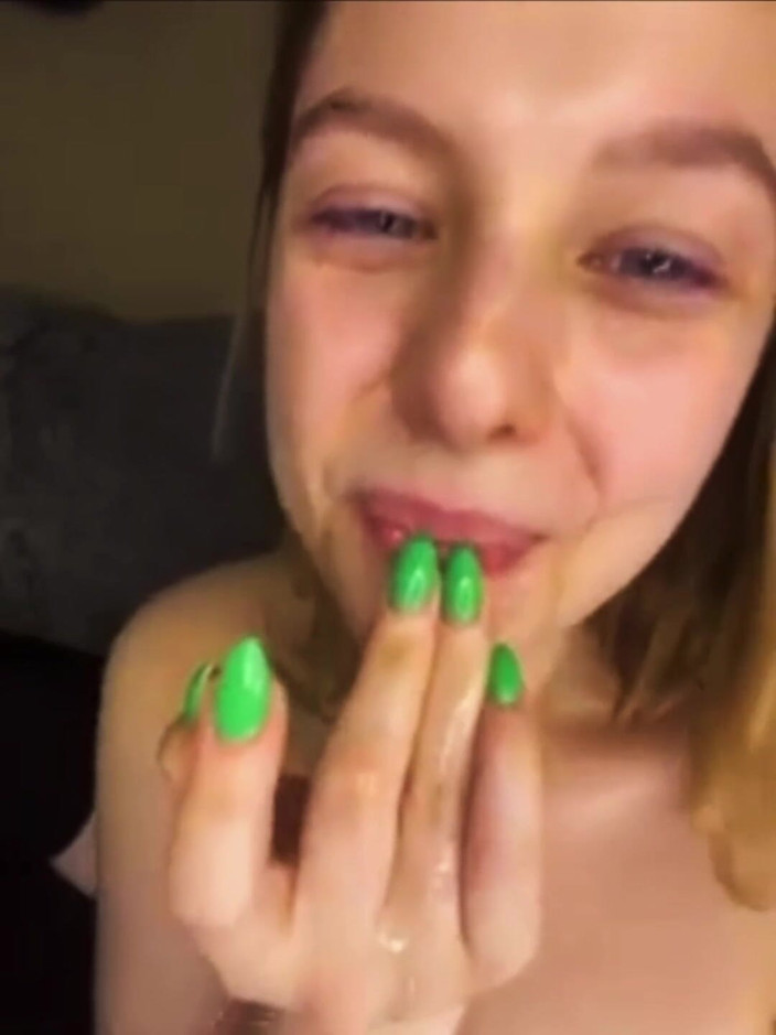 JuiceLussie: Extrémní kouření s velkým robertkem