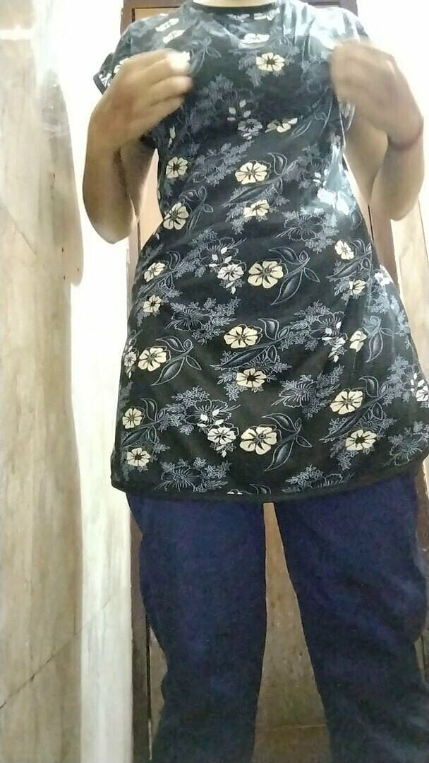 Riyathakur: インドのRiya Thakur入浴後大学時間