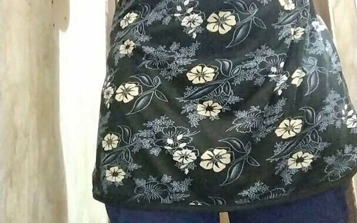 Riyathakur: L'indiana riya thakur fa il bagno dopo il tempo al...