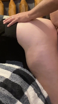 Dej mě přes postel a šukej mě