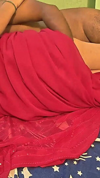 Heiße tante, sex in rotem sari im hotel mit Freund