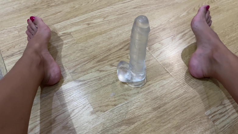 Baby Fitness: Masturbate with dildo feet