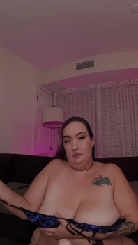 Curvy Quinn - la barista sexy - Bevr 2D converti