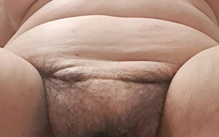 Mommy big hairy pussy: Mamă sexy arată cu mișcările pelvine cum îi place să se...