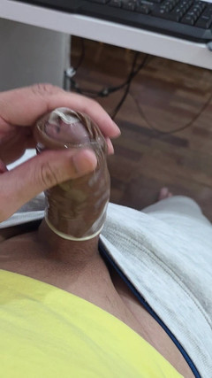 Lkdick8: Penis uriaș și prezervativ