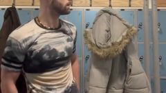 NathanAdamsXXX: Я уставился жестко попасть перед другими в раздевалке в спортзале