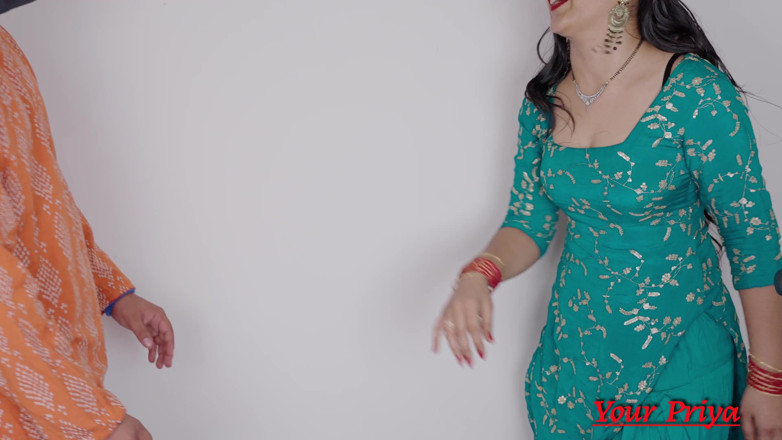 Your Priya: 젖탱이와 핸잡을 하는 발정난 아버지
