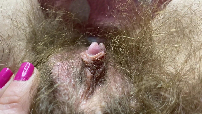 Cuteblonde666: Clitóris monstro na selva