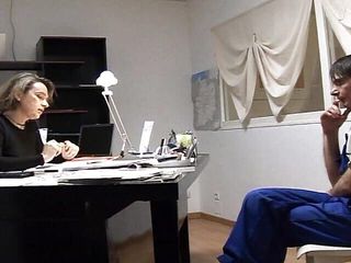 Filles Francaises: Secretária francesa gosta de foder seu cliente