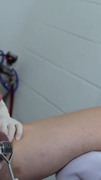 Mistressae & lady Valeska visita medica - suono uretrale e CBT