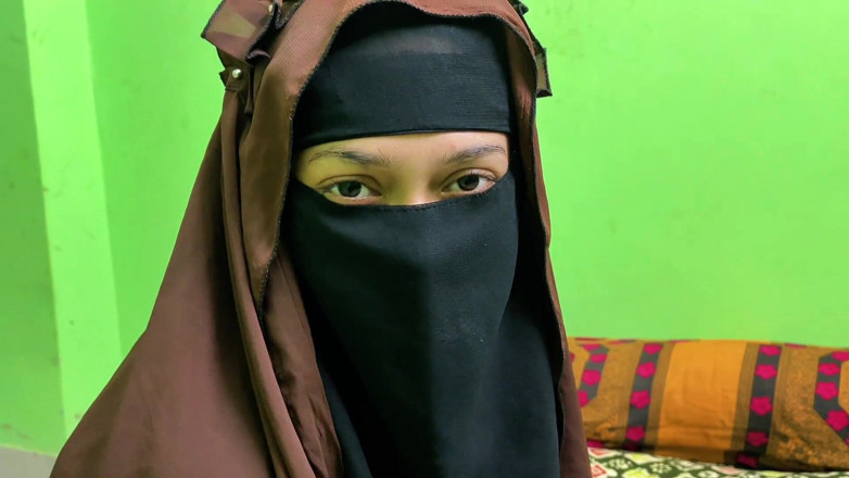 Riya Chowdhury: Niqab Hookup - Awek Asia panas menunjukkan lelaki miangnya seks keras...