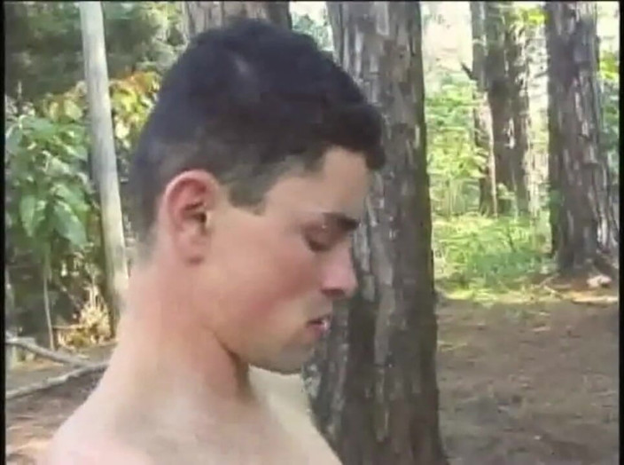 Shemale videos: หนุ่มลาตินตรงสนุกกับสาวประเภทสองลาตินเซ็กซี่ในป่า
