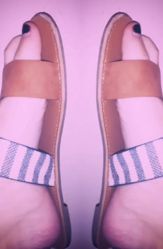 Alicia Stylez: Feet feet fret