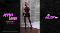 Tia Tizzianni Productions: Lekce modelování Nyxi Leon v Sissy Institute