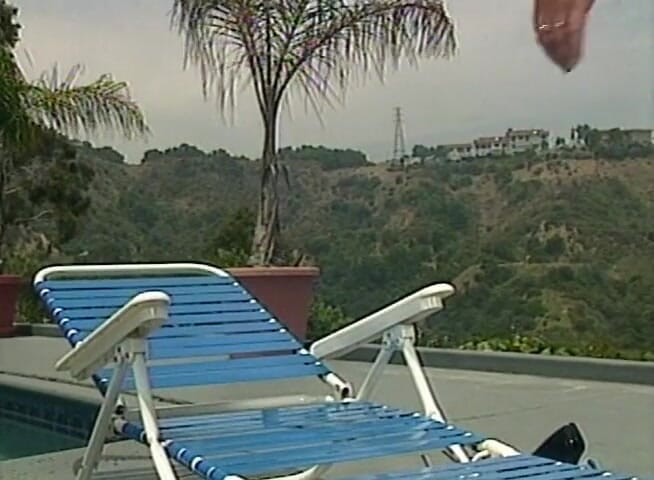 Public Lust: Rubia tetona monta la polla de un chico al aire...