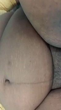 Veni“她愿意为她的家人做任何事情，邻居的大鸡巴硬狗式操她呻吟如此热辣的泰米尔 c